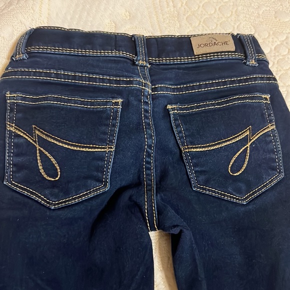 Jordache Skinny Jeans in Dark Wash, Size 6 - Picture 8 of 11